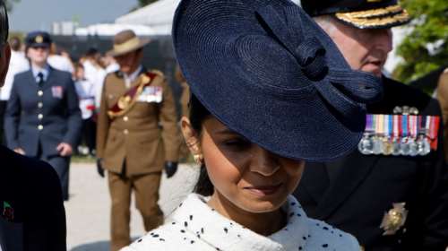 Akshata Murty: Η &quot;royal&quot; εμφάνιση της Ινδής δισεκατομμυριούχου στη Νορμανδία - Το κομψό ταγιέρ με peplum