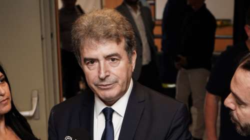 Κορονοϊός: Στη Μύκονο ο Μιχάλης Χρυσοχοΐδης - Ελεγχοι για beach bar και πάρτι σε βίλες