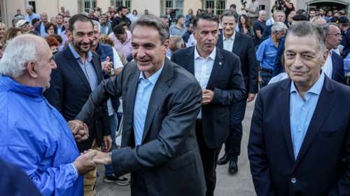 Σπριντ Μητσοτάκη για τον β&#39; γύρο των αυτοδιοικητικών εκλογών - Ανέβαλε το υπουργικό και άρχισε περιοδείες