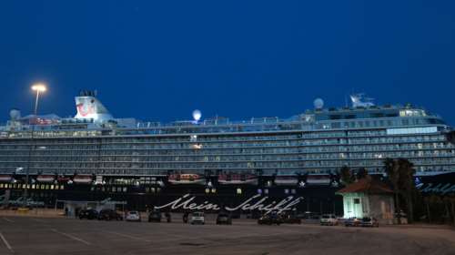 Κατέπλευσε τα ξημερώματα στον Πειραιά το κρουαζιερόπλοιο &quot;Mein Schiff 6&quot; - Επιτόπου ο ΕΟΔΥ για τεστ κορονοϊού