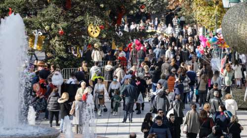 Ανησυχία για το κοκτέιλ κορονοϊού και γρίπης: Ρεβεγιόν και πίστες έφεραν έξαρση των κρουσμάτων - Ουρές σε φαρμακεία και νοσοκομεία