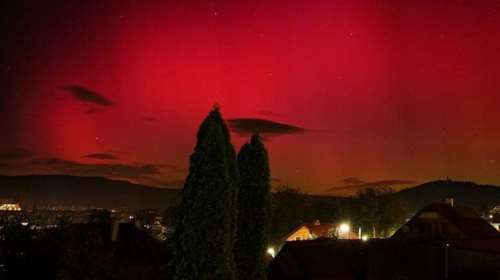 Μαγικές εικόνες: Το &quot;Βόρειο Σέλας&quot; ορατό σε περιοχές της Βόρειας Ελλάδας