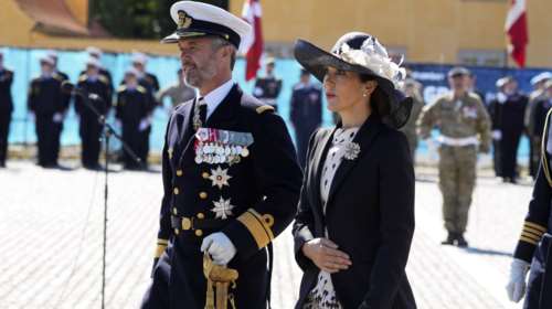 Royal style σε άσπρο - μαύρο: Η πριγκίπισσα Μαίρη της Δανίας παραδίδει μαθήματα μόδας