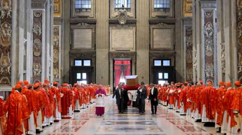 Κηδεία Φραγκίσκου: Τουλάχιστον 400.000 άνθρωποι αποχαιρέτησαν τον "πάπα των φτωχών" - Παγκόσμια συγκίνηση