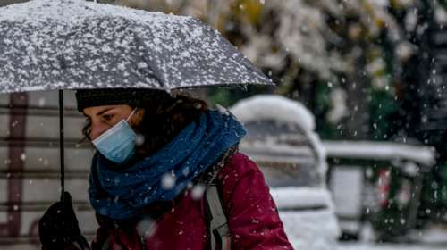 Κορονοϊός: &quot;Έκρηξη&quot; με 1.121 κρούσματα εν μέσω χιονιά - 29 θάνατοι, 309 διασωληνωμένοι