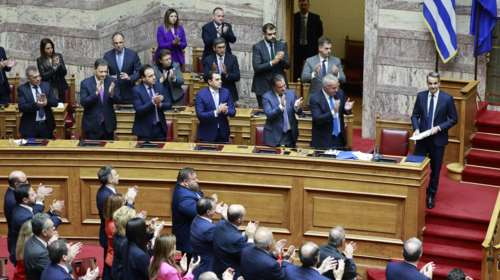 &quot;Τελείωσε το μένουμε σπίτι&quot;: Τι κρύβεται πίσω από την &quot;εξέγερση&quot; των βουλευτών της ΝΔ - Αμηχανία στην κυβέρνηση