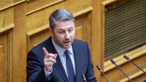 Το ΠΑΣΟΚ καρφώνει τον Κώστα Τασούλα: Υπέγραψε επιχορηγήσεις χιλιάδων ευρώ για την εκλογική του περιφέρεια λίγο πριν παραιτηθεί