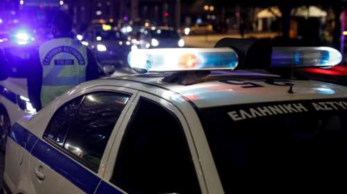 Εβγαλε όπλο σε αστυνομικούς έξω από μπαρ στην Αλεξάνδρας - Τέσσερις συλλήψεις [βίντεο]