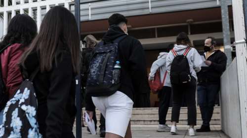 Πανικός με τα self test: Συνολικά 1,7 εκ. έως τη Δευτέρα για μαθητές και εκπαιδευτικούς – Πώς θα λειτουργήσουν τα σχολεία