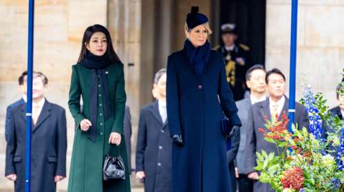 State visit στην Ολλανδία: Το απίθανο velvet royal blue της Μάξιμα και τα μονόχρωμα της πρώτης κυρίας της Ν. Κορέας