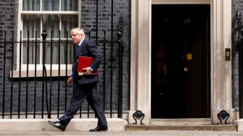 Πολιτική κρίση στη Βρετανία: Ο Τζόνσον δηλώνει ότι δεν παραιτείται και περνάει στην αντεπίθεση με... φοροαπαλλαγές