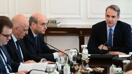 Ομολογία Μητσοτάκη στο υπουργικό: Οι αριθμοί ευημερούν, αλλά οι άνθρωποι τα βγάζουν δύσκολα πέρα