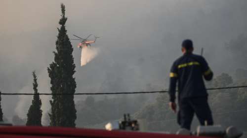 Ωρες αγωνίας για τη φωτιά στην Κάρυστο: Μάχη με τις φλόγες στον Πλατανιστό - Αγνοείται κτηνοτρόφος