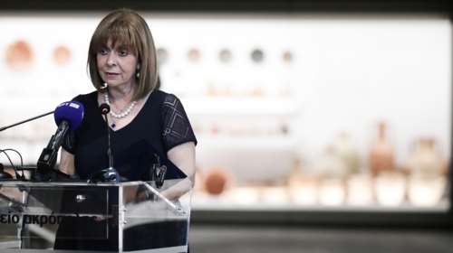 Πώς ξαφνικά προέκυψε θέμα με την Κατερίνα Σακελλαροπούλου στη ΝΔ - Τι λένε οι βουλευτές, πώς αντιδρά ο Μητσοτάκης