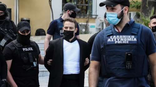 Γλυκά Νερά - Νέες αποκαλύψεις: Το σενάριο τρίτου προσώπου και τα περίεργα μηνύματα του πιλότου με τη Νικολούλη