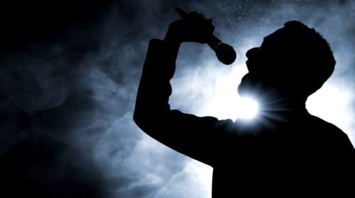 Αποκάλυψη: Και ένας πρώην παίκτης reality ετοιμάζεται να καταγγείλει τον γνωστό τραγουδιστή