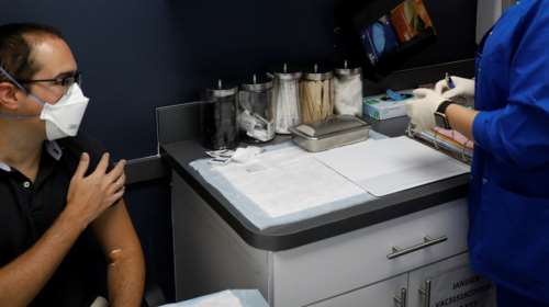 Κορονοϊός- εμβόλιο: Πότε θα είναι διαθέσιμο, ποιοι θα έχουν προτεραιότητα - Οι έλληνες επιστήμονες απαντούν