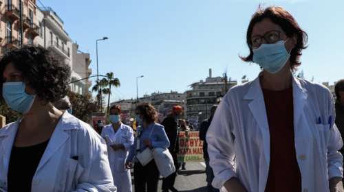 Έληξε η προθεσμία για τους υγειονομικούς - Στο παρά πέντε εμβολιάστηκε το 50% στην Αθήνα