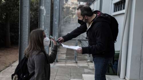 Απίστευτο: Γονείς αρνούνται να κάνουν τα παιδιά τους self test στο Ρέθυμνο - Μηνύουν τον διευθυντή επειδή δεν πηγαίνουν στο σχολείο