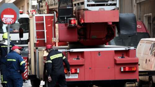 Φωτιά σε υπόγειο κτιρίου στη Φυλή: Επιτόπου ισχυρή δύναμη της Πυροσβεστικής