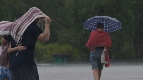 Αγριεύει η κακοκαιρία: Μήνυμα του 112 σε επτά περιοχές - "Αποφύγετε άσκοπες μετακινήσεις, καταιγίδες και κεραυνοί"