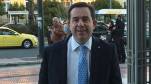 Ο Μηταράκης είπε στο BBC ότι το Μετρό Θεσσαλονίκης... λειτουργεί - Τον τρολάρουν στο Twitter