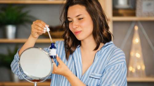 Το Νο1 πράγμα που πρέπει να γνωρίζεις πριν χρησιμοποιήσεις έναν ορό με βιταμίνη C