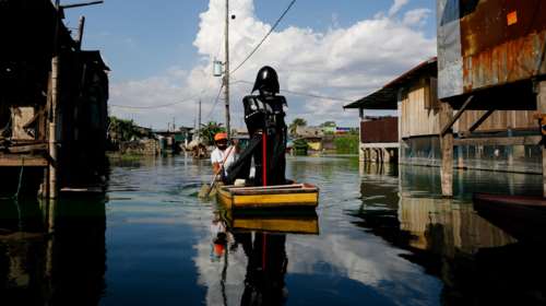 Φιλιππίνες- κορονοϊός: Ο Νταρθ Βέιντερ από τον "Πόλεμο των Άστρων" περιπολεί στους δρόμους!
