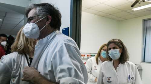 Εμβόλιο: Όταν ο Σωτήρης Τσιόδρας χτύπησε… ξύλο και είπε &quot;δεν φοβάμαι&quot;