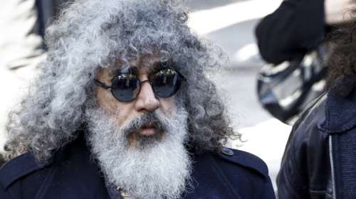 Συνελήφθη ο τραγουδιστής Γιάννης Γιοκαρίνης - Επιασε από τον λαιμό τη σύζυγό του και την απειλούσε