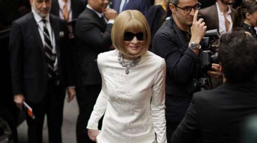 Άννα Γουίντουρ: Το fashion icon φόρεσε ένα θεϊκό τρίχρωμο trench coat και country boots