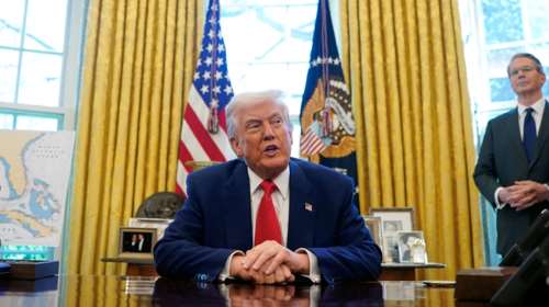 Ντόναλντ Τραμπ: Οργισμένη επίθεση σε δημοσιογράφο που τόλμησε να τον ρωτήσει για το αεροσκάφος από το Κατάρ- Είσαι ηλίθιος