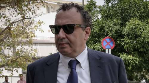 Ο Χρήστος Χωμενίδης γράφει για τη Ζωή Κωνσταντοπούλου: &quot;Θηρίο που μαζί του δεν παίζεις, οι χρυσαυγίτες γατάκια μπροστά της&quot;