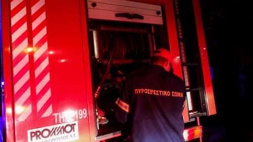 Πειραιώς: Φωτιά στο παλιό κτήριο του ΙΚΑ - Καίγεται το ισόγειο και ο πρώτος όροφος