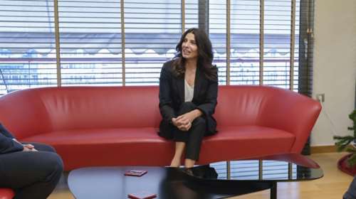 Τσαπανίδου: Θα διαγράψει τον Κουτούπη ο Μητσοτάκης ή στηρίζει το πλιάτσικο 5,5 εκατ. με 420 απευθείας αναθέσεις;