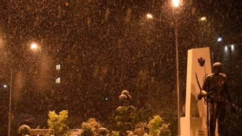 &quot;Ντύθηκε&quot; στα λευκά η Φλώρινα - Επεσαν τα πρώτα χιόνια [εικόνες - βίντεο]