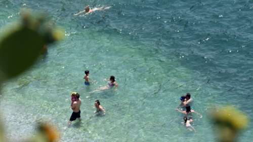 &quot;Βράζει&quot; η χώρα: Ενατη ημέρα καύσωνα με αποπνικτική σκόνη - Θερμοκρασίες ως 44 βαθμούς την Πέμπτη [χάρτες]