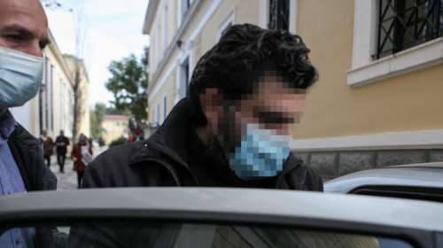 Νέα μαρτυρία σοκ για τον σάτυρο ιερέα: &quot;Με ρωτούσε ποια στάση μου αρέσει κι αν ο άντρας μου με ικανοποιεί&quot;