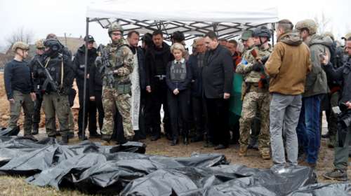 Μπούτσα: Σοκαρισμένοι και με αλεξίσφαιρα γιλέκα Φον ντερ Λάιεν και Μπορέλ - &quot;Είδαμε το απάνθρωπο πρόσωπο του στρατού του Πούτιν&quot;