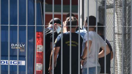 Πέτρος Φιλιππίδης: Γνώρισε γυναίκα αστυνομικό μέσω Facebook και της όρμησε στο καμαρίνι - Νέα καταγγελία για τον ηθοποιό