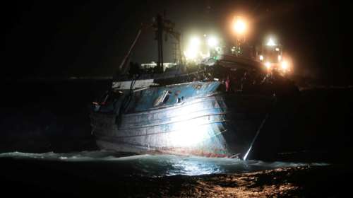 Πλοίο υποστήριξης εξεδρών της Energean σε επιχείρηση διάσωσης 400 μεταναστών στην Ιταλία [εικόνα - βίντεο]