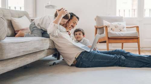 Στην Ολομέλεια της Βουλής το νομοσχέδιο για τη συνεπιμέλεια - Οι αντιδράσεις των κομμάτων