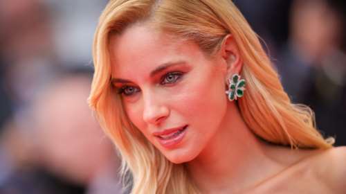 Η Δούκισσα Νομικού με super glam φόρεμα σε επίδειξη μόδας στον Πύργο του Άιφελ [Εικόνες]