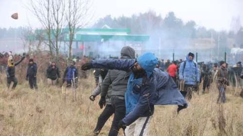 Σύνορα Πολωνίας - Λευκορωσίας: &quot;Πόλεμος&quot; μεταναστών με τον στρατό, χημικά και πετροπόλεμος [βίντεο - εικόνες]