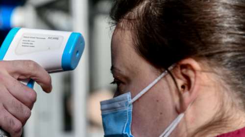 Μετάλλαξη Όμικρον: Τα ευχάριστα και λιγότερο ευχάριστα νέα για την παραλλαγή που θα σαρώσει τον πλανήτη