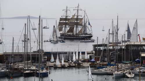 Ξεκίνησε το ταξίδι της Ολυμπιακής Φλόγας για την Μασσαλία - Εντυπωσιακές εικόνες από το ιστιοφόρο Belem