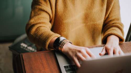 Θεσσαλονίκη: Έχασε 130.000 ευρώ πέφτοντας θύμα &quot;ερωτικής&quot; απάτης - Πώς την ξεγέλασε ο &quot;άνδρας της ζωής της&quot;