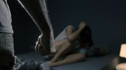 Θερμοπύλες: Την πλάκωσε στα χαστούκια και απειλούσε ότι θα τη σκοτώσει