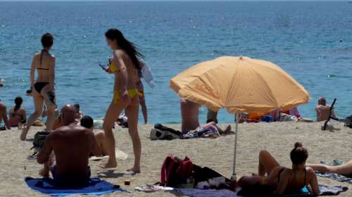 Καύσωνας - Οι θερμοκρασίες τώρα: Στους 43℃ ο υδράργυρος στη Σπάρτη, στους 41℃ στη Χαλκίδα και ανεβαίνει