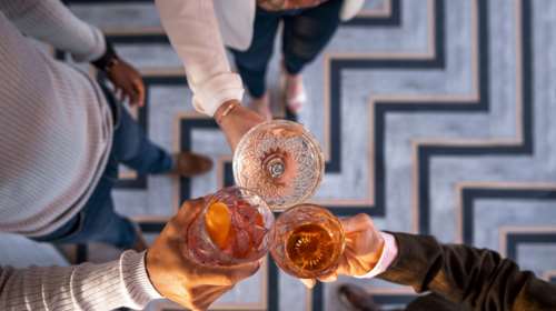 Dry January: Τι θα συμβεί στο σώμα σου αν κόψεις το αλκοόλ για 30 ημέρες